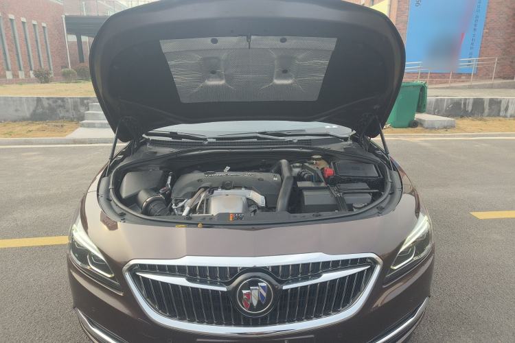 Used Buick LaCrosse 2016 28T Luxury Version Engine Bay