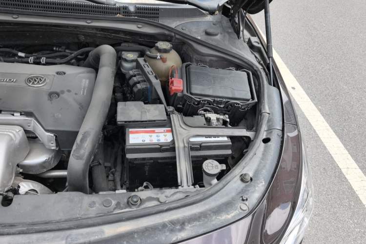 Used Buick LaCrosse 2016 28T Premium Edition Engine Bay Left