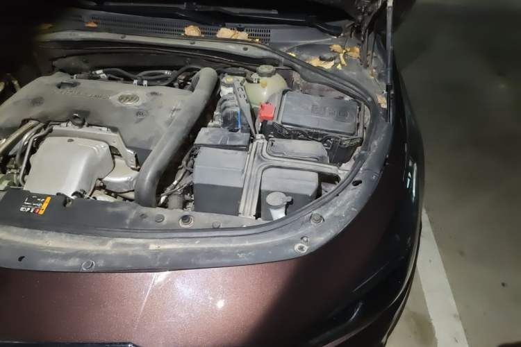 Used Buick LaCrosse 2016 28T Luxury Version Engine Bay Left
