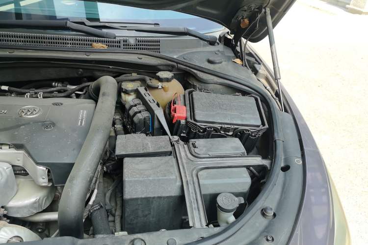 Used Buick LaCrosse 2016 Revised Version 28T Elite Edition Engine Bay Left