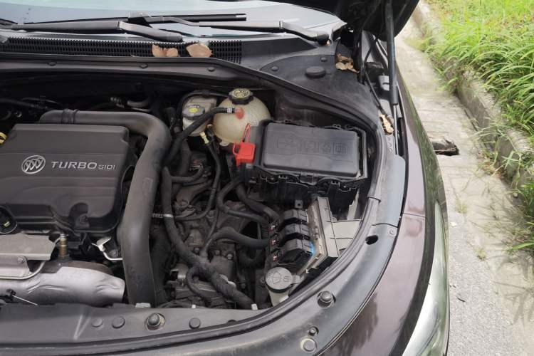 Used Buick LaCrosse 2016 20T Luxury Model Engine Bay Left