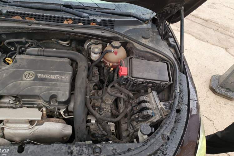 Used Buick LaCrosse 2016 20T Luxury Model Engine Bay Left