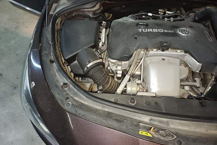 Used Buick LaCrosse 2016 Revised Version 28T Elite Edition Engine Bay Right
