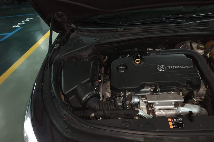 Used Buick LaCrosse 2016 20T Luxury Model Engine Bay Right