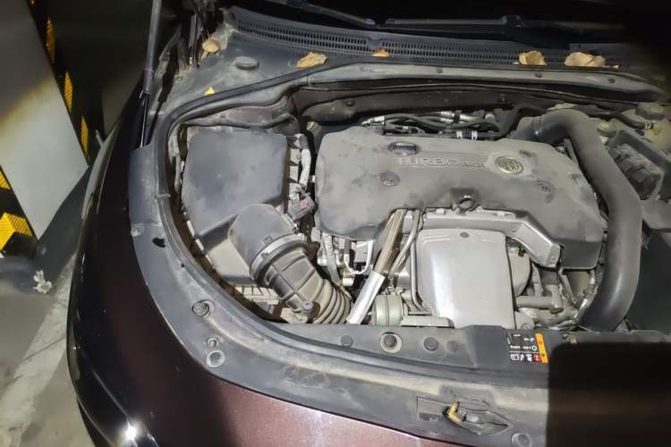 Used Buick LaCrosse 2016 28T Luxury Version Engine Bay Right