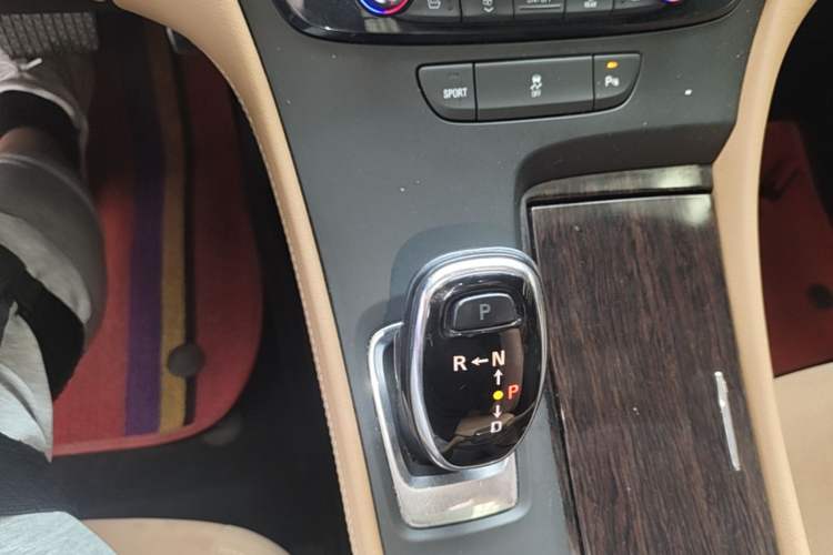 Used Buick LaCrosse 2016 20T Elite Edition Gear Lever