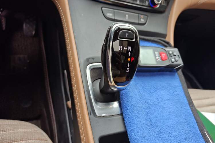 Used Buick LaCrosse 2016 20T Elite Edition Gear Lever