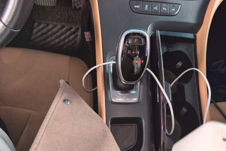 Used Buick LaCrosse 2016 28T Luxury Version Gear Lever
