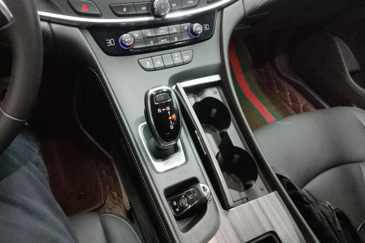 Used Buick LaCrosse 2016 Revised Version 28T Elite Edition Gear Lever