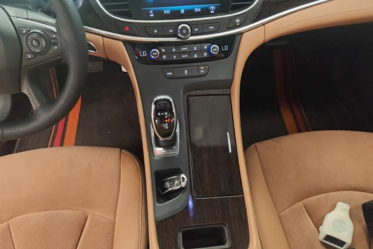 Used Buick LaCrosse 2016 20T Elite Edition Gear Lever