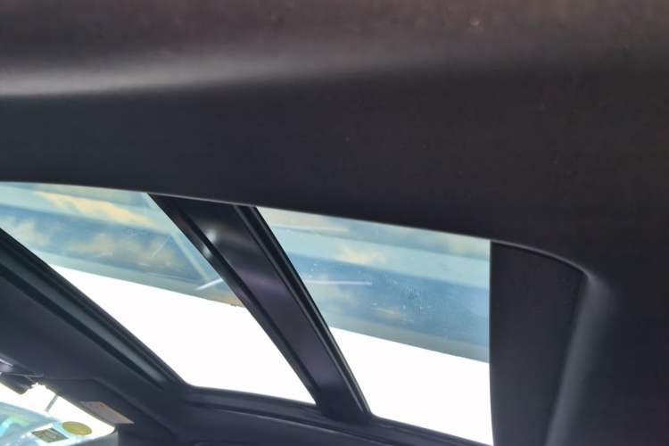 Used Buick LaCrosse 2016 28T Luxury Version Headliner