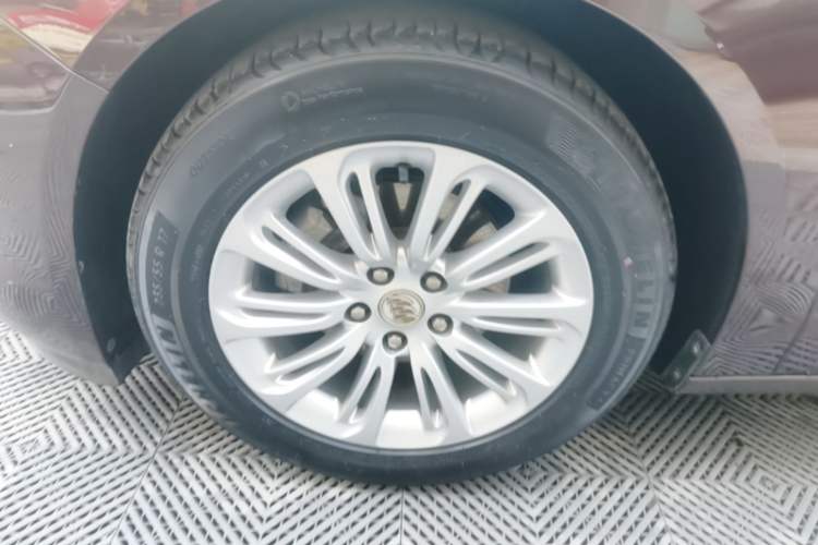 Used Buick LaCrosse 2016 20T Elite Edition Left Front Wheel Hub