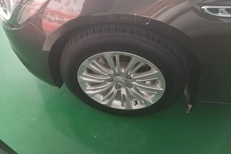 Used Buick LaCrosse 2016 20T Elite Edition Left Front Wheel Hub