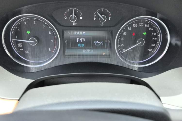 Used Buick LaCrosse 2016 28T Premium Edition Odometer Close Up