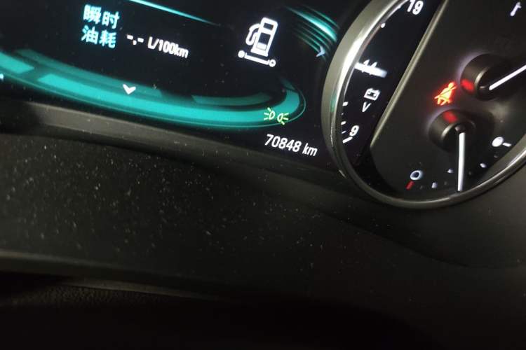 Used Buick LaCrosse 2016 20T Luxury Model Odometer Close Up