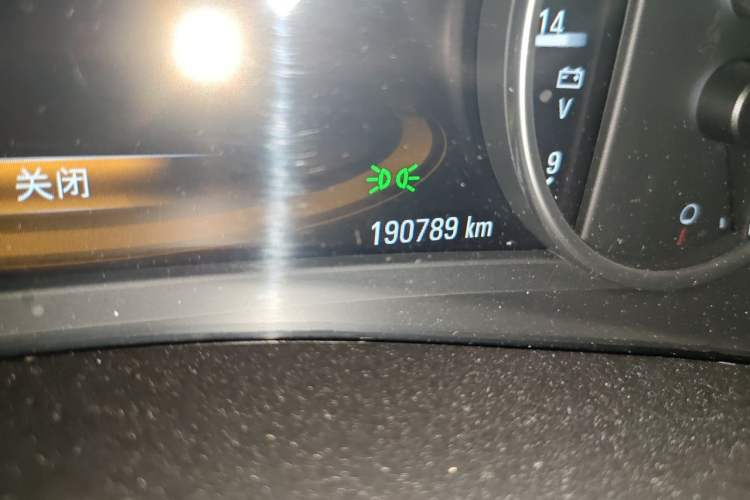 Used Buick LaCrosse 2016 28T Luxury Version Odometer Close Up