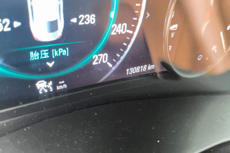 Used Buick LaCrosse 2016 28T Luxury Version Odometer Close Up