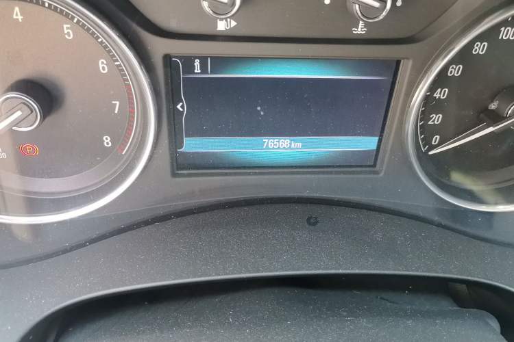 Used Buick LaCrosse 2016 Revised Version 28T Elite Edition Odometer Close Up