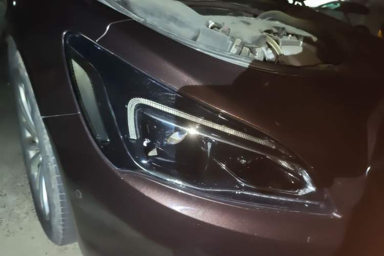 Used Buick LaCrosse 2016 28T Luxury Version Right Front Headlight