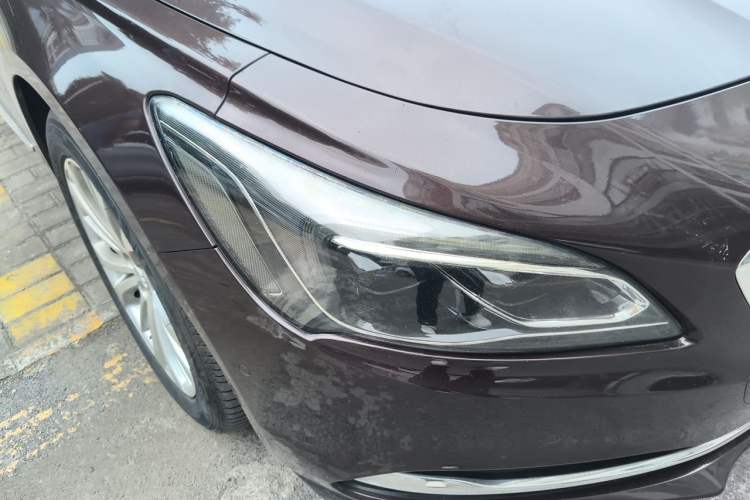 Used Buick LaCrosse 2016 28T Luxury Version Right Front Headlight