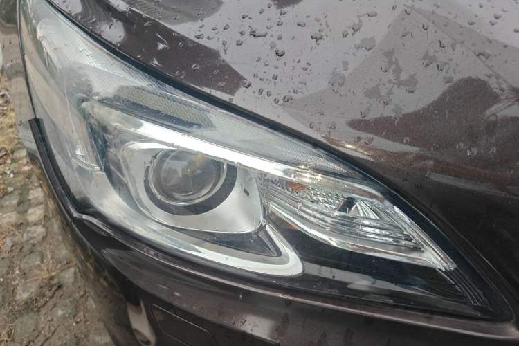Used Buick LaCrosse 2016 28T Premium Edition Right Front Headlight