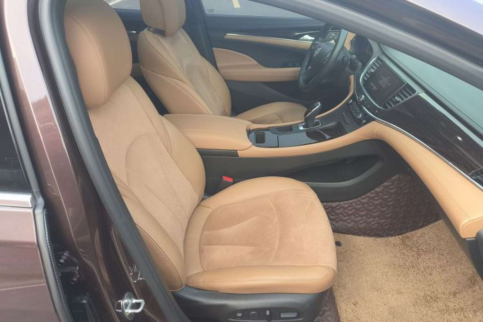 Used Buick LaCrosse 2016 28T Luxury Version Right Front Seat