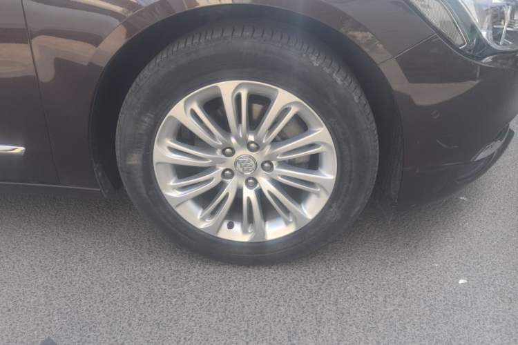Used Buick LaCrosse 2016 20T Luxury Model Right Front Wheel Hub