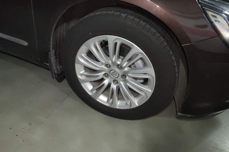 Used Buick LaCrosse 2016 20T Luxury Model Right Front Wheel Hub