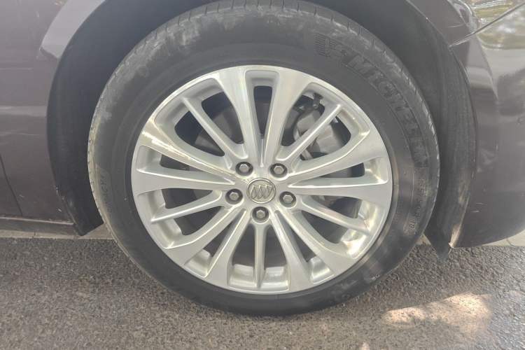 Used Buick LaCrosse 2016 Revised Version 28T Elite Edition Right Front Wheel Hub