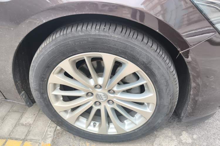 Used Buick LaCrosse 2016 28T Luxury Version Right Front Wheel Hub