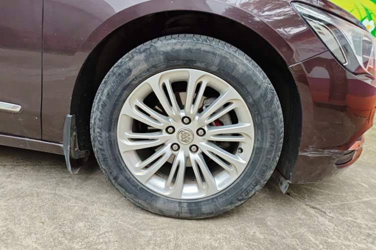 Used Buick LaCrosse 2016 20T Elite Edition Right Front Wheel Hub