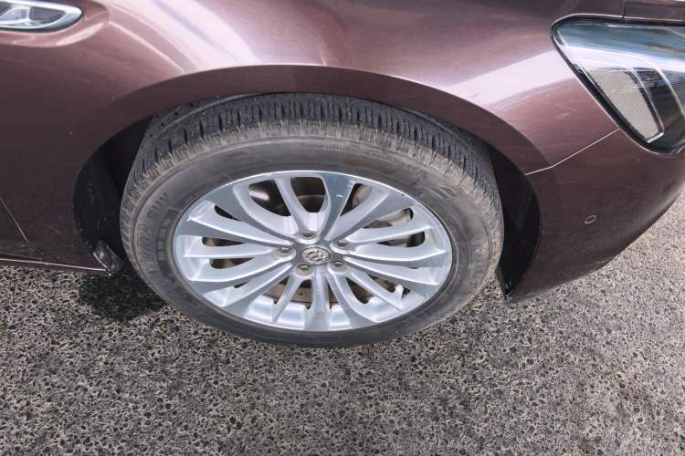 Used Buick LaCrosse 2016 28T Luxury Version Right Front Wheel Hub