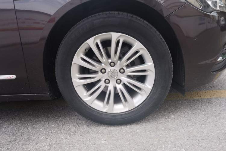 Used Buick LaCrosse 2016 20T Luxury Model Right Front Wheel Hub