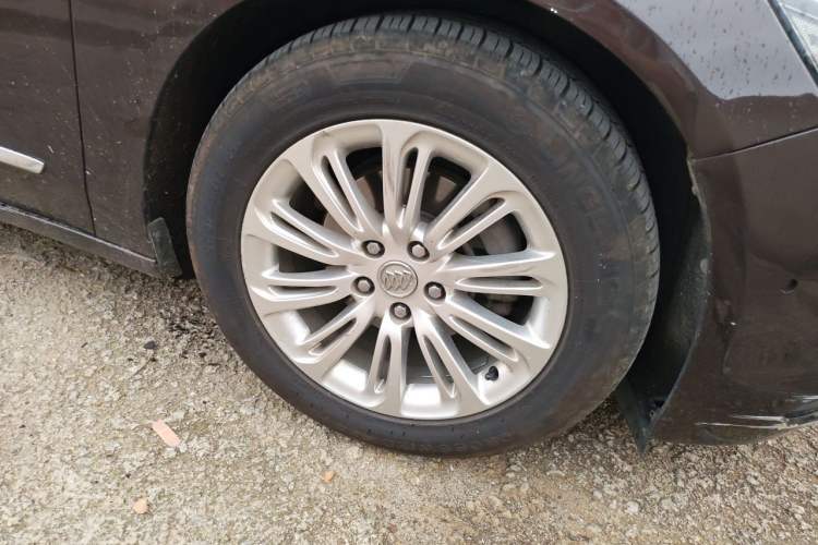 Used Buick LaCrosse 2016 20T Luxury Model Right Front Wheel Hub