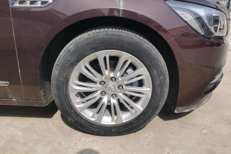 Used Buick LaCrosse 2016 20T Luxury Model Right Front Wheel Hub