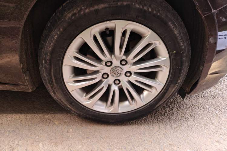 Used Buick LaCrosse 2016 20T Elite Edition Right Front Wheel Hub