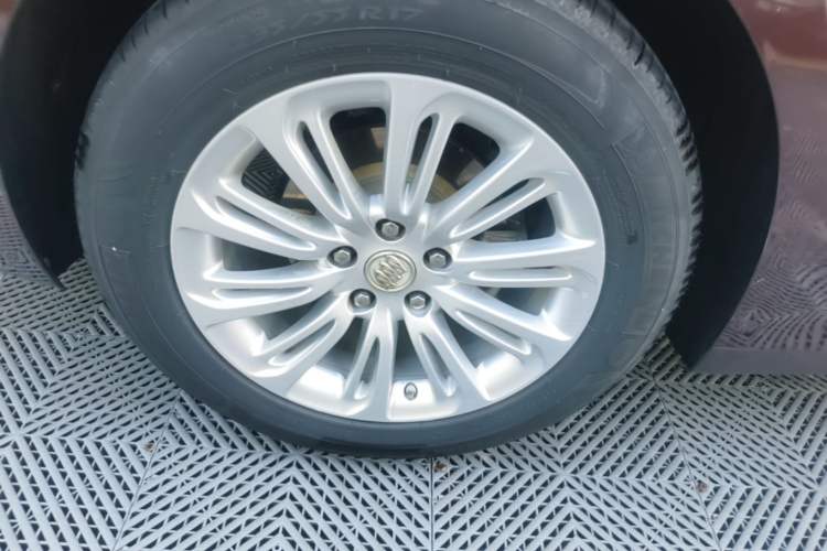 Used Buick LaCrosse 2016 20T Elite Edition Right Rear Wheel Hub