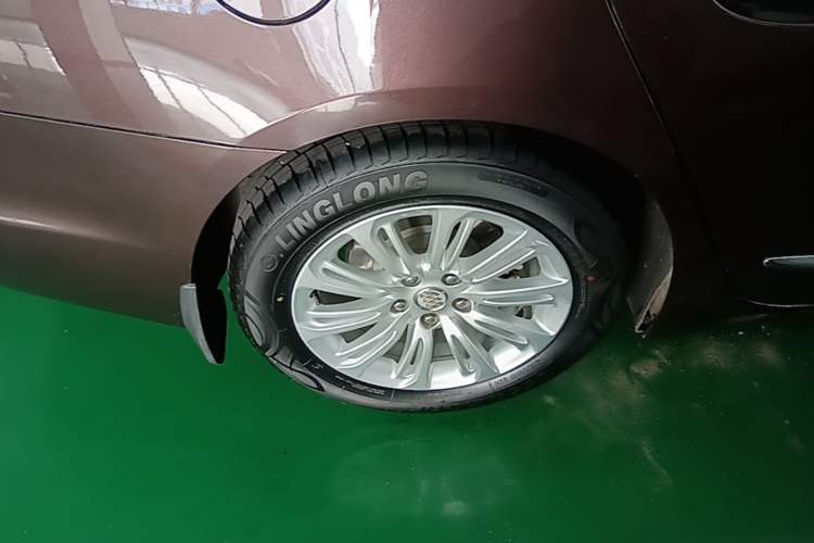 Used Buick LaCrosse 2016 20T Elite Edition Right Rear Wheel Hub