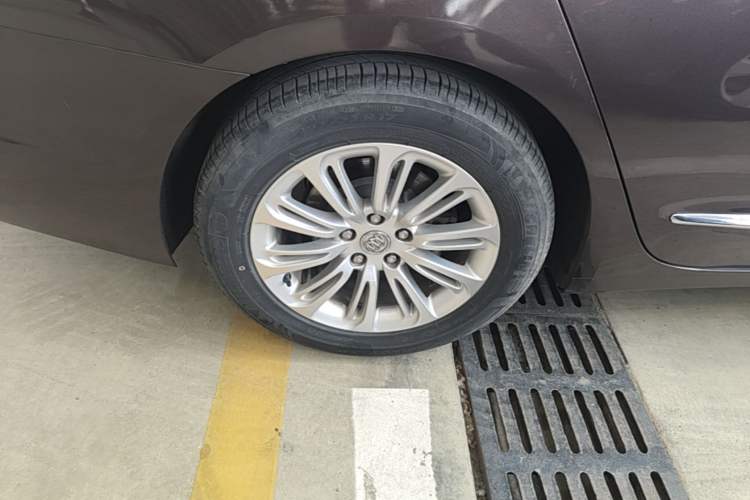 Used Buick LaCrosse 2016 20T Elite Edition Right Rear Wheel Hub