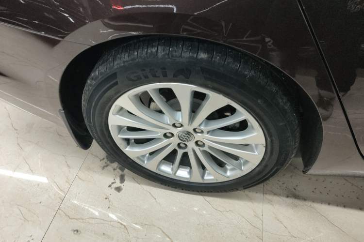 Used Buick LaCrosse 2016 Revised Version 28T Elite Edition Right Rear Wheel Hub