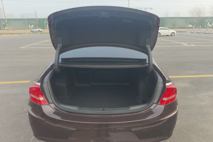 Used Buick LaCrosse 2016 28T Luxury Version Trunk