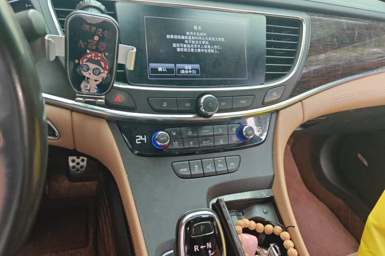 Used Buick LaCrosse 2016 28T Luxury Version Audio And AC Panel