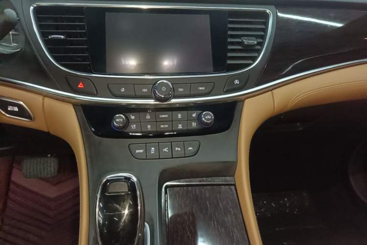 Used Buick LaCrosse 2016 28T Luxury Version Audio And AC Panel
