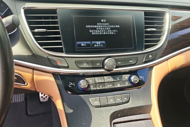 Used Buick LaCrosse 2016 28T Luxury Version Audio And AC Panel