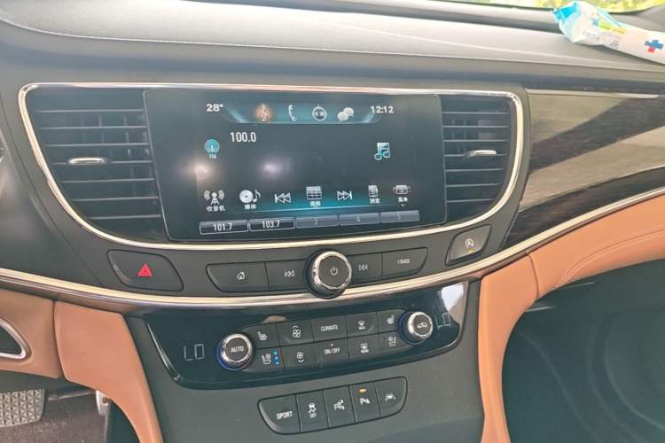 Used Buick LaCrosse 2016 28T Luxury Version Audio And AC Panel