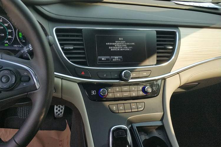Used Buick LaCrosse 2016 30H Luxury Version Audio And AC Panel
