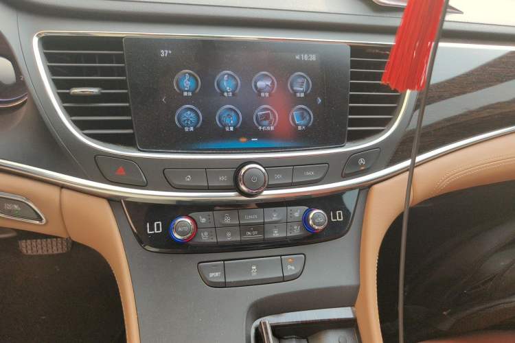 Used Buick LaCrosse 2016 20T Elite Edition Audio And AC Panel