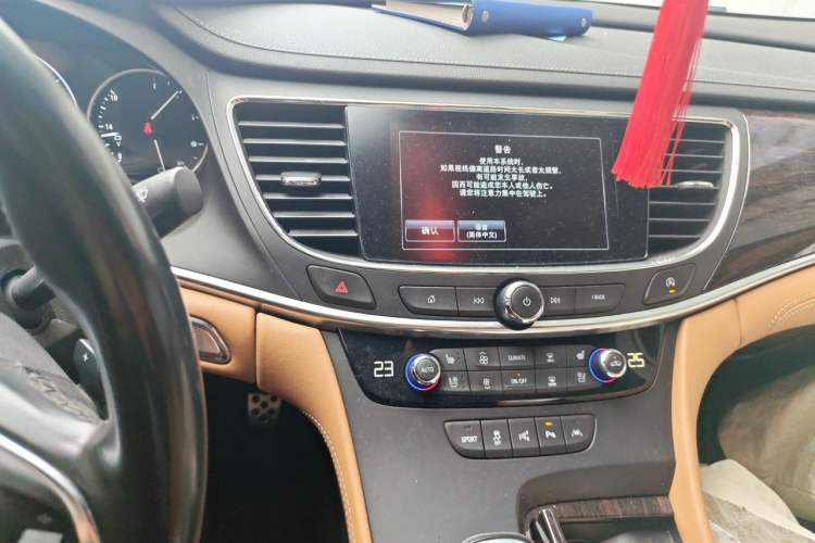 Used Buick LaCrosse 2016 28T Luxury Version Audio And AC Panel
