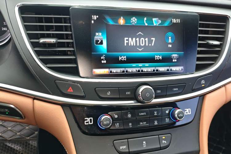 Used Buick LaCrosse 2016 20T Elite Edition Audio And AC Panel