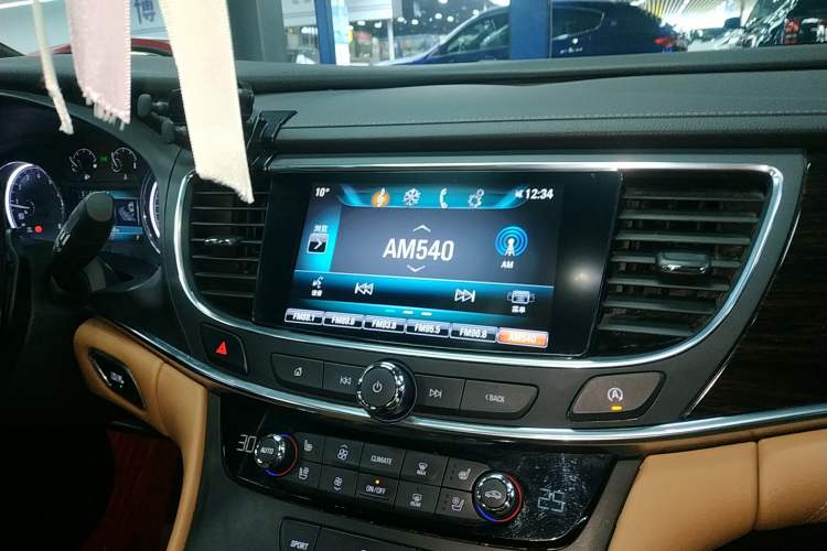 Used Buick LaCrosse 2016 20T Elite Edition Audio And AC Panel